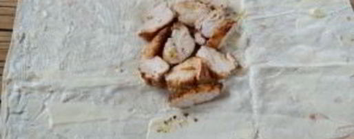 Шаг 7: шавермы с пикантной курочкой и чесночным соусом