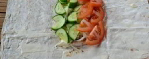 Шаг 8: шавермы с пикантной курочкой и чесночным соусом