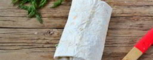 Шаг 9: шавермы с пикантной курочкой и чесночным соусом