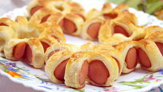 Рецепт Сосисок в тесте Цветочки