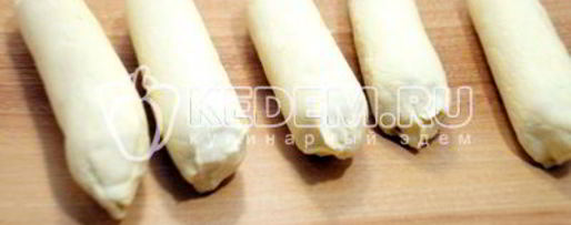 Шаг 2: сосисок в тесте цветочки