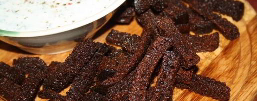 Шаг 4: бородинских сухариков со сметанно-кефирным соусом с чесноком