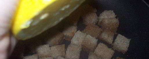 Шаг 3: чесночно-лимонных сухарики для салатов