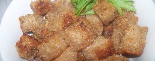 Шаг 4: чесночно-лимонных сухарики для салатов