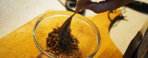 Шаг 7: пикантных сухариков к пиву