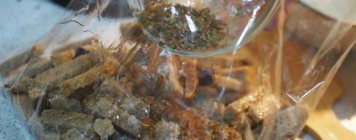 Шаг 9: пикантных сухариков к пиву