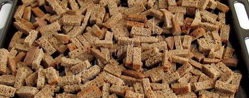 Шаг 2: ржаных сухариков с чесноком