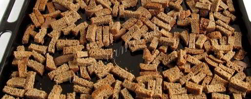 Шаг 3: ржаных сухариков с чесноком