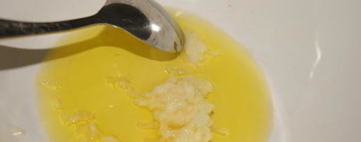 Шаг 1: сухариков белых и черные