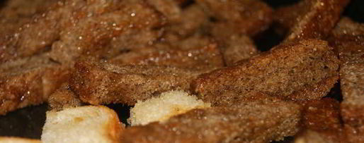 Шаг 6: сухариков белых и черные