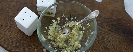 Шаг 3: сухариков чесночных