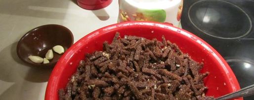 Шаг 11: сухариков из черного хлеба с чесноком