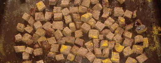 Шаг 1: сухариков из черного хлеба со специями и базиликом