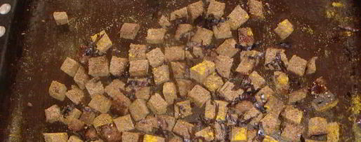 Шаг 3: сухариков из черного хлеба со специями и базиликом