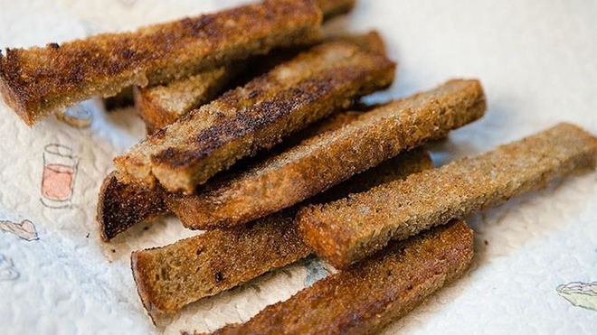 Рецепт Сухариков из черного хлеба в духовке