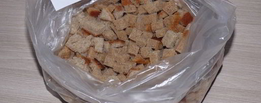 Шаг 1: сухариков из хлеба с чесноком