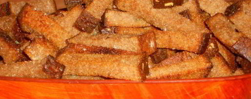 Шаг 8: сухариков ржаных с чесноком