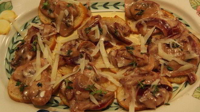 Рецепт Сухариков с грибной начинкой, сыром и зеленью