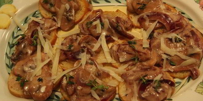 Рецепт сухариков с грибной начинкой, сыром и зеленью