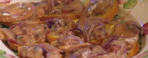 Шаг 11: сухариков с грибной начинкой, сыром и зеленью