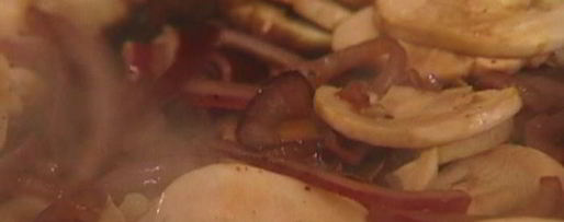 Шаг 4: сухариков с грибной начинкой, сыром и зеленью