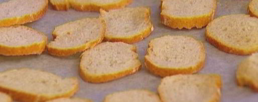 Шаг 6: сухариков с грибной начинкой, сыром и зеленью