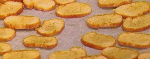 Шаг 7: сухариков с грибной начинкой, сыром и зеленью