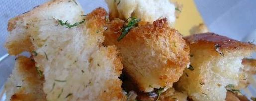 Шаг 2: сухариков с зеленью