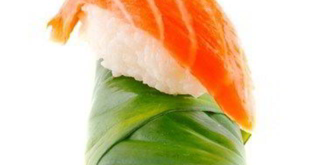 Рецепт суш из лосося в листьях свеклы