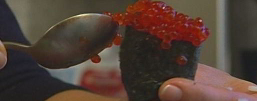 Шаг 5: суш-лодочек с икрой