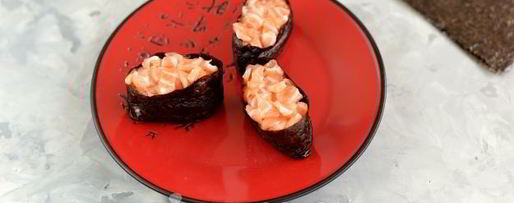 Шаг 11: суш нигири и гунканы с лососем