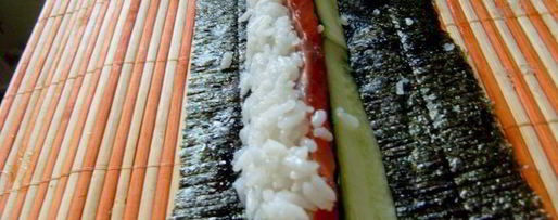 Шаг 2: суш-ролла огуречный цветок