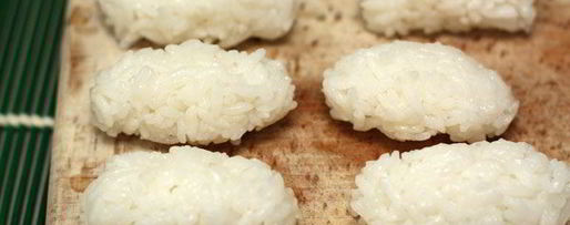 Шаг 5: суш с креветкой, угрем и омлетом