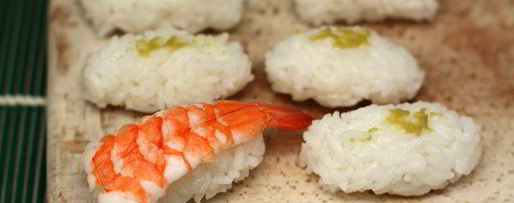 Шаг 6: суш с креветкой, угрем и омлетом