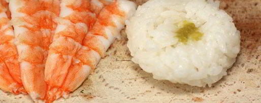 Шаг 8: суш с креветкой, угрем и омлетом