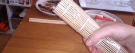 Шаг 5: суш с огурцом и крабовыми палочками