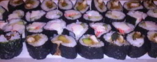 Шаг 6: суш с огурцом и крабовыми палочками