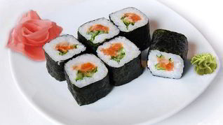 Рецепт Суш с семгой и огурцом