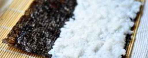 Шаг 2: суш с семгой и огурцом