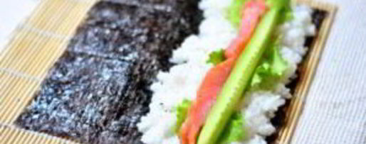 Шаг 3: суш с семгой и огурцом