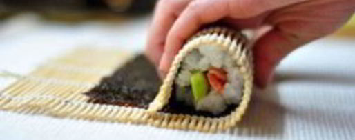 Шаг 5: суш с семгой и огурцом