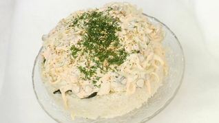 Рецепт Суш-торта с кальмарами и огурцами