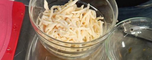 Шаг 1: суш-торта с кальмарами и огурцами