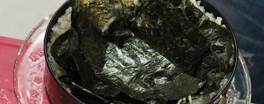 Шаг 2: суш-торта с кальмарами и огурцами