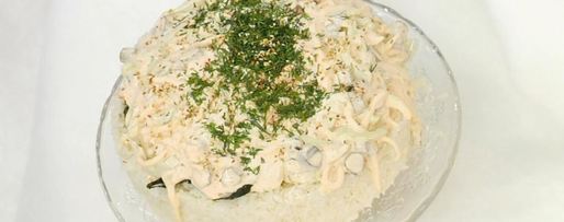 Шаг 3: суш-торта с кальмарами и огурцами