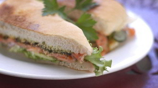 Рецепт Быстрых сэндвичей с лососем, овощами и рикоттой