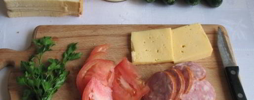 Шаг 3: горячих сэндвичей с колбасой, сыром и помидорами