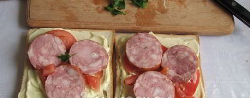 Шаг 4: горячих сэндвичей с колбасой, сыром и помидорами