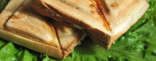 Шаг 9: горячих сэндвичей с колбасой, сыром и помидорами