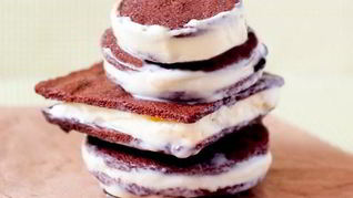 Рецепт Шоколадных сэндвичей с начинкой из мороженого